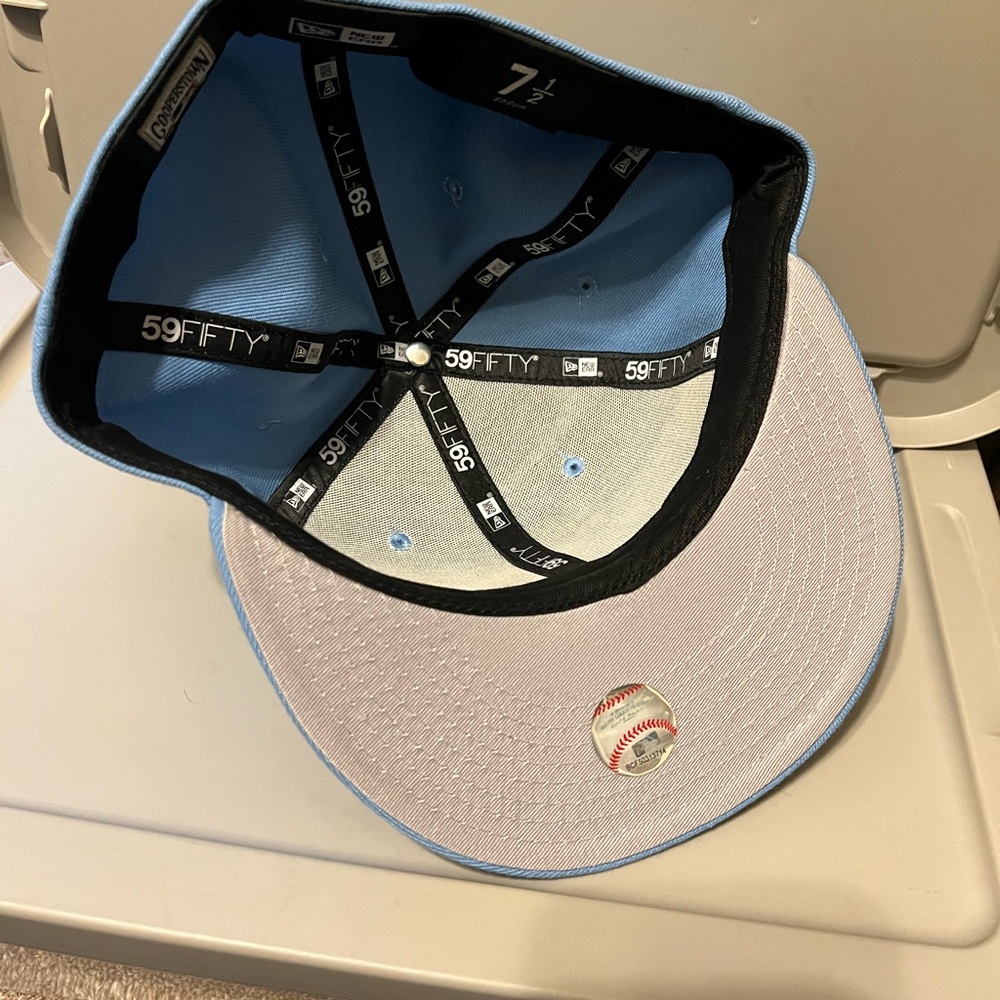 Light Blue Baseball Cap With Red Logo - image 3